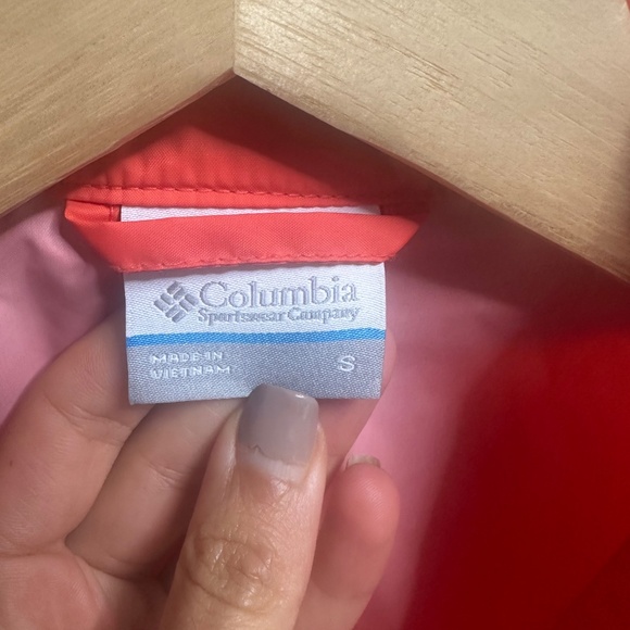 ☔️ Columbia Women’s Rain Jacket (S) - Picture 3 of 4